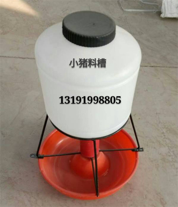仔豬奶媽機
