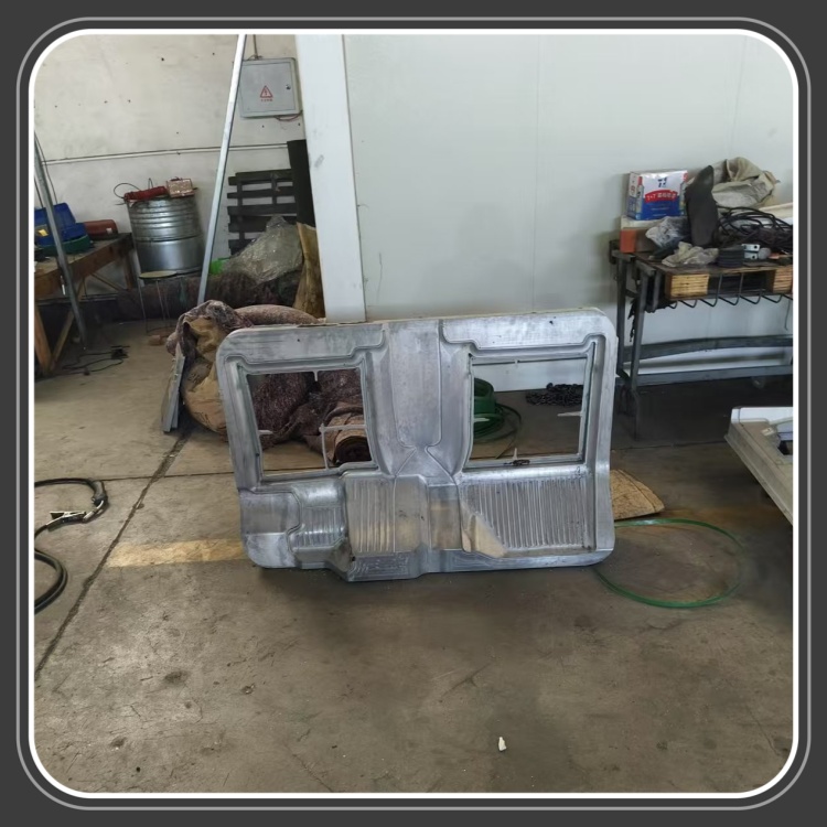 各種型號(hào)汽車(chē)腳墊模具